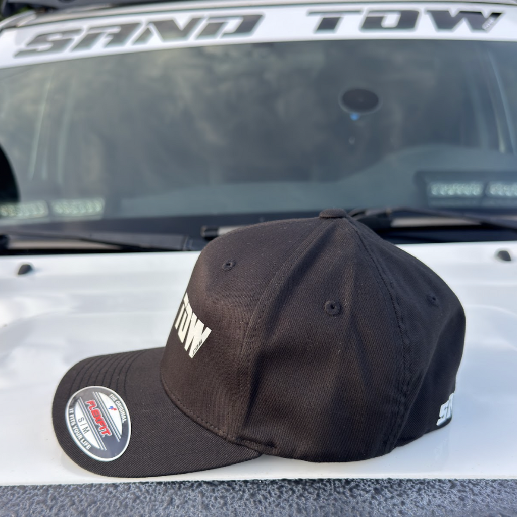 Black cap with 'Ginow' branding on a vehicle's roof